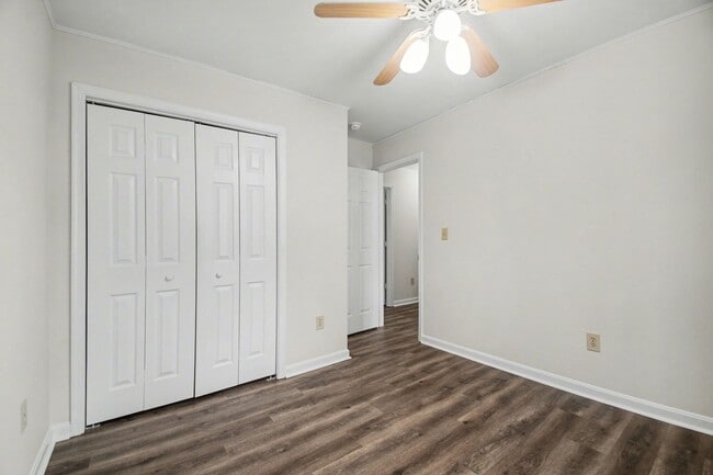 Building Photo - AVAILABLE NOW-3 Bedroom Split foyer in Stafford