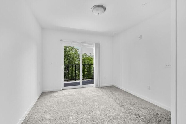 Building Photo - 525 Parkway Dr NE