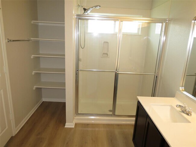 Building Photo - 375 Musgrav