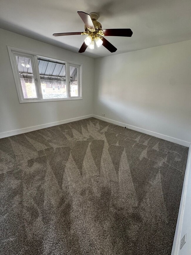 Building Photo - South Oakland Two Bedroom!