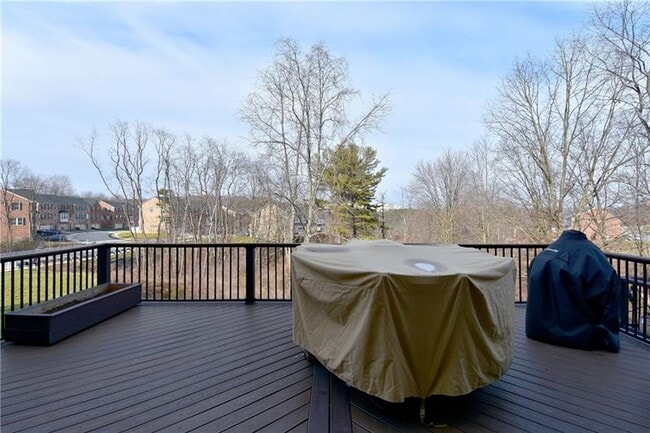 Building Photo - 616 Edison Dr