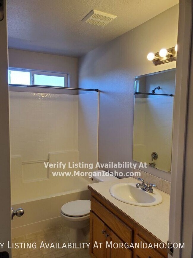 Building Photo - 4231 E English Dr