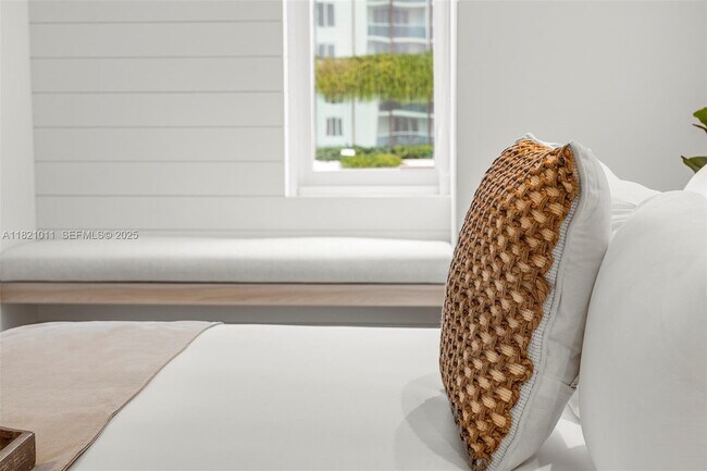 Building Photo - 2301 Collins Ave