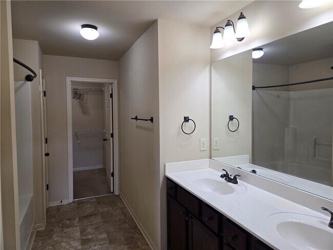 Building Photo - 1030 Glenwyck Dr