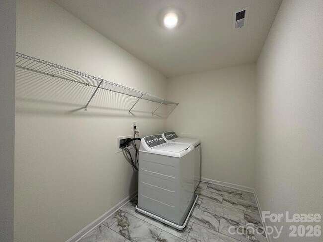 Building Photo - 2897 Yeager Dr NW