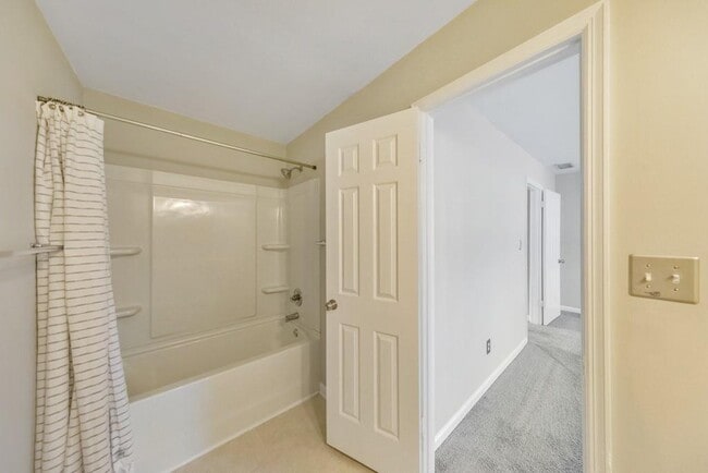 Building Photo - 2045 Fairways Ct