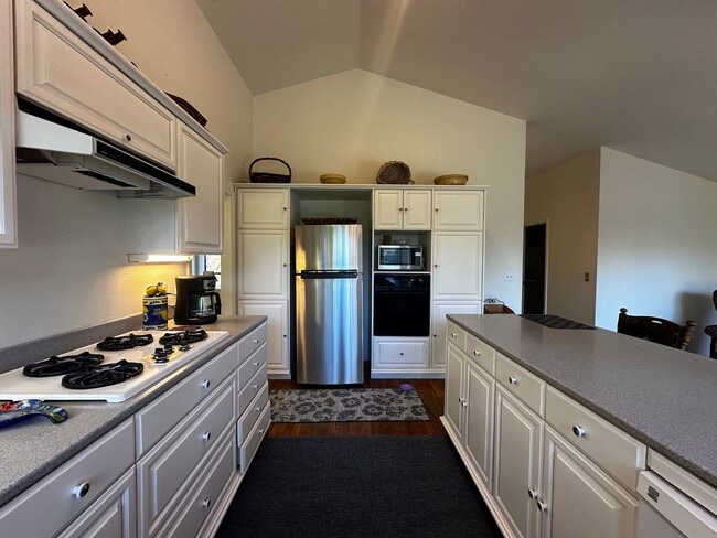 Building Photo - Light Filled 4 Bedroom 2.5 Bathroom Two-St...