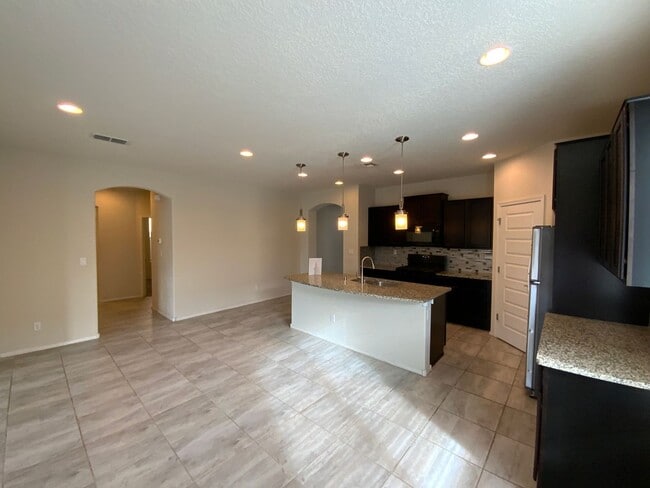 Building Photo - Beautiful 3 Bedroom Plus Office Recent Con...