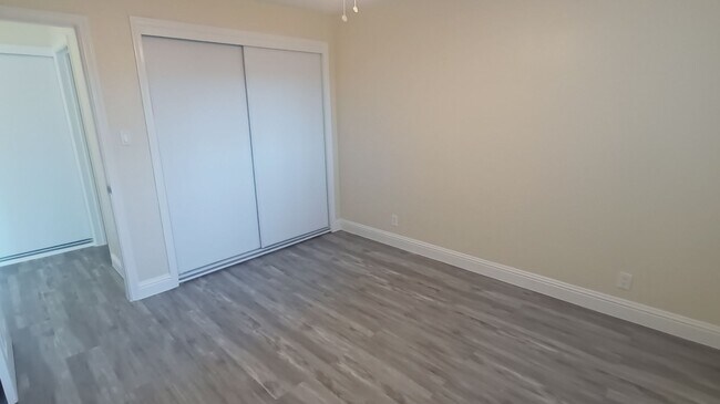 Building Photo - Welcome to SkyView Villa & Somerset Apartments!