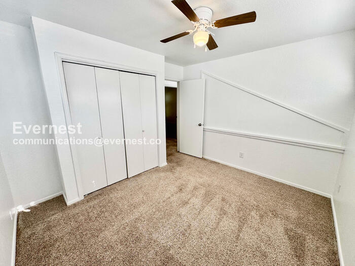 Building Photo - 5117 S Lions Ave