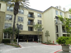 Building Photo - Watermarke Condo 1bed 1 bath