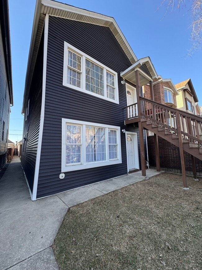 Building Photo - 617 W 43rd Pl