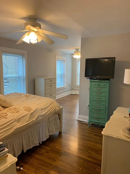 Building Photo - 4508 J C Nichols Pkwy