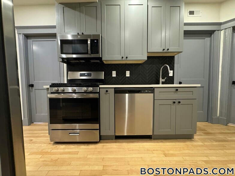 Building Photo - 41 Long Ave