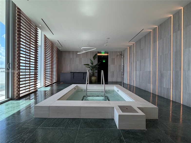 Building Photo - 1400 Biscayne Blvd