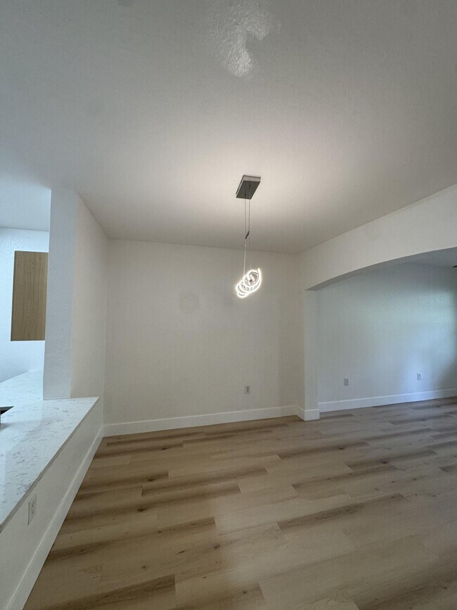 Building Photo - 110 SW Peacock Blvd