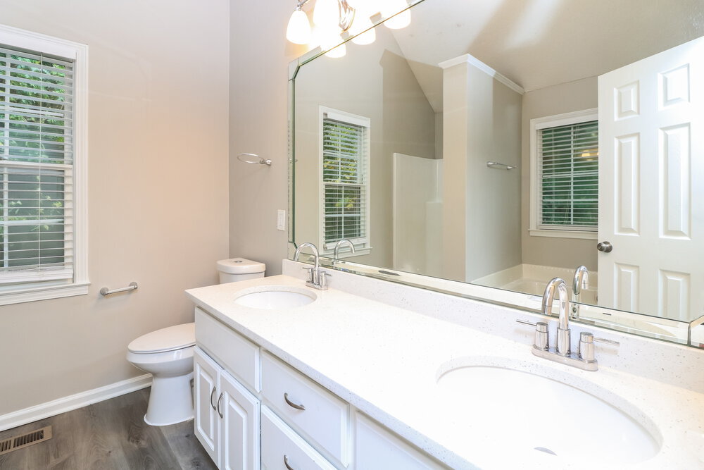 Building Photo - 37 White Oak Dr SE