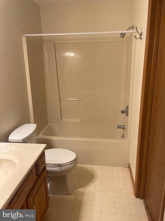 Building Photo - 14 Colonial Dr