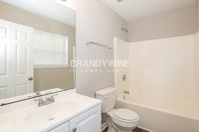 Building Photo - One month FREE RENT!!!