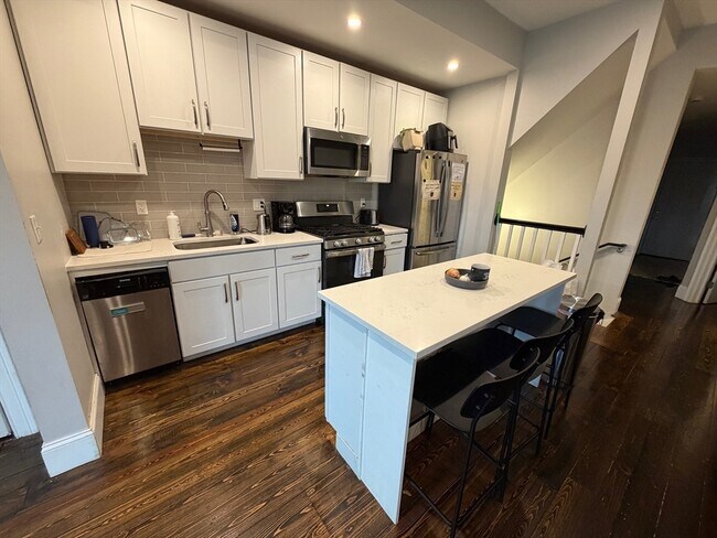 Building Photo - 804 Parker St