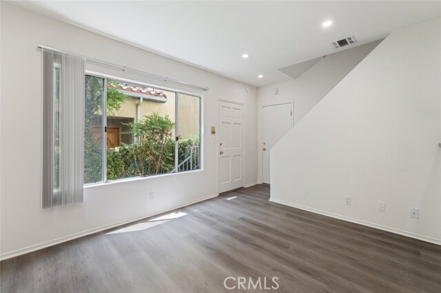 Building Photo - 731 E Cypress Ave