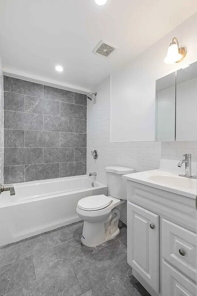 Building Photo - 307 W 136th St