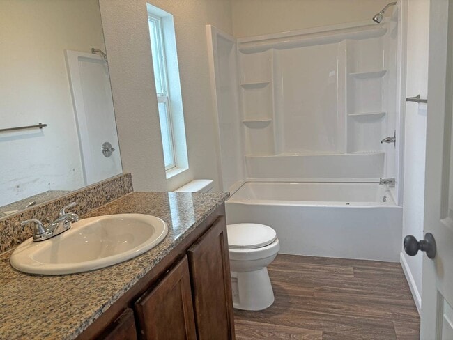 Building Photo - 220 S Elk St