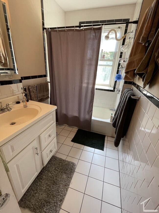 Building Photo - Fantastic, Spacious 3-bed /1-bath in Allston
