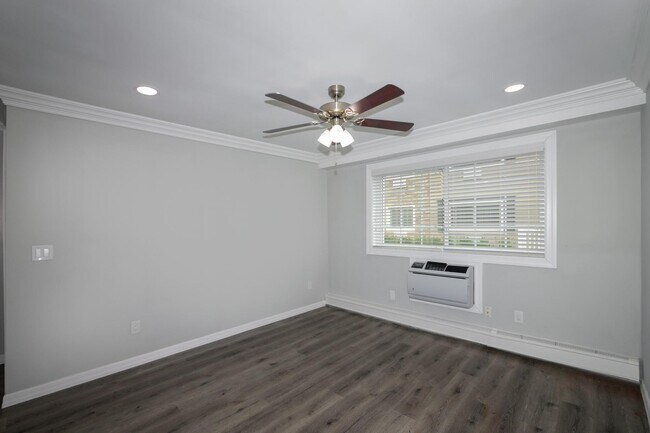 Building Photo - 105 Overton Ave