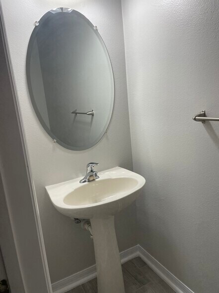 Building Photo - 13613 Carroway St