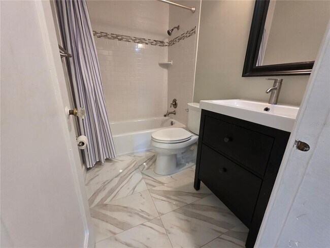 Building Photo - 775 20th Ave N