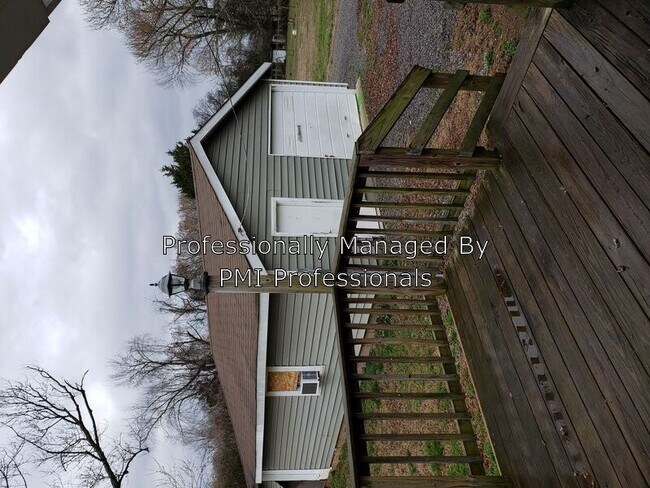 Building Photo - 909 Haynes Dr