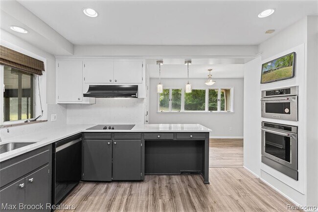 Building Photo - 3988 Lakeland Ln