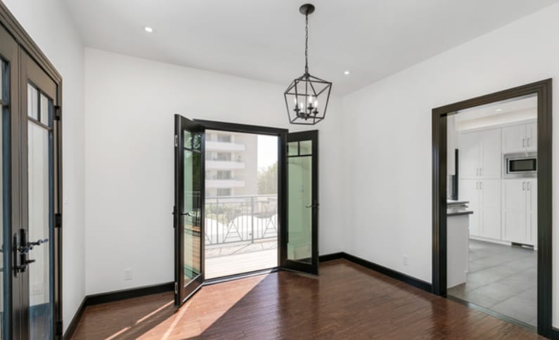 Building Photo - 1307 S Beverly Glen Blvd