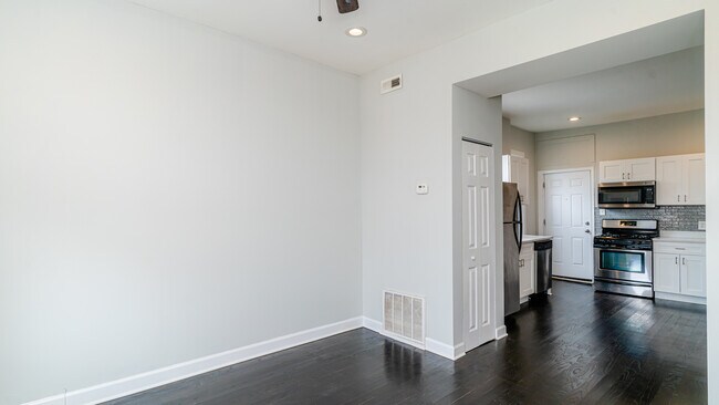 Building Photo - 2049 W Coulter St