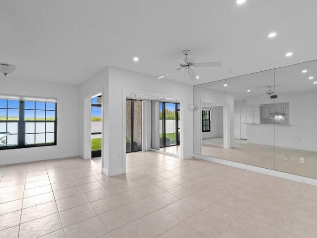 Building Photo - 5151 Jimmy Buffett Mem Hwy