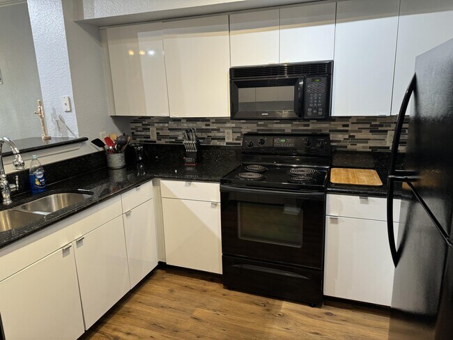 Building Photo - 204 E South St