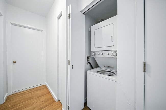 Building Photo - 567 Tremont St