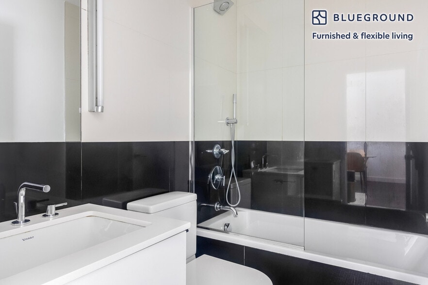 Building Photo - 666 West End Ave