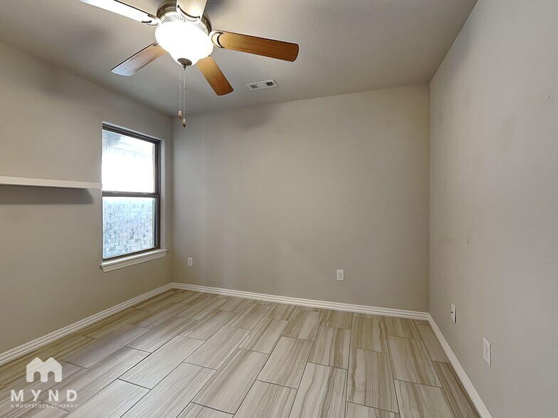 Building Photo - 480 Holly St