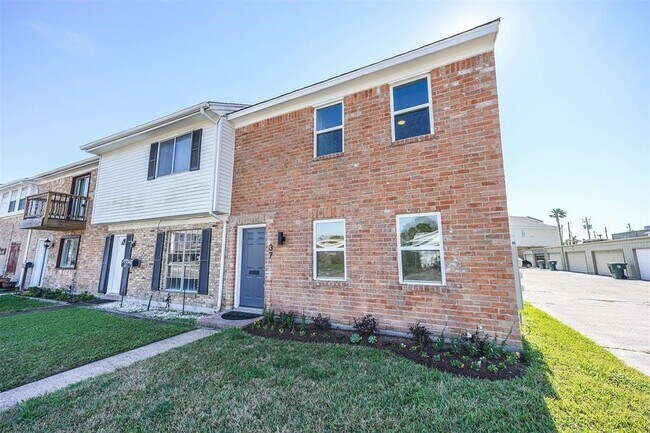 Building Photo - 37 San Jacinto Dr