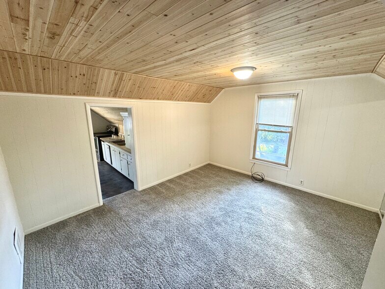 Primary Photo - 1100 Michigan Ave