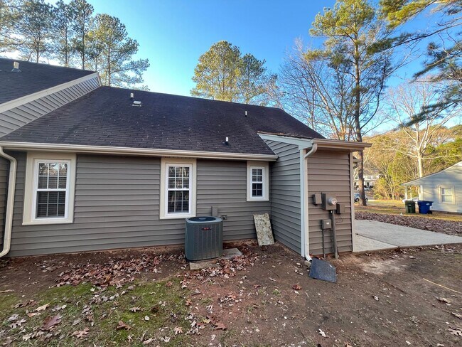 Building Photo - **OFFERING WAIVED APPLICATION FEES & $100 ...