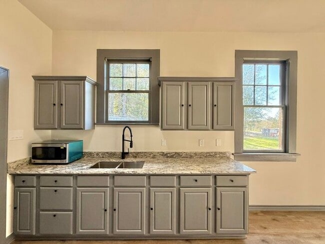 Building Photo - Beautiful 3-Bedroom, 1-Bath Home with Modern Updates!