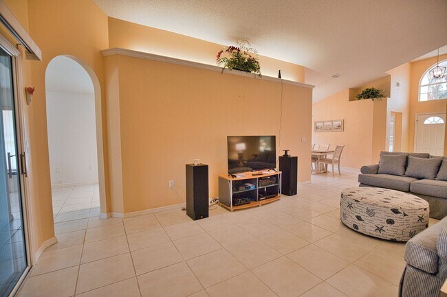 Building Photo - Seasonal Short-Term 3 Bedroom 3 Bathroom Home in The Patio Homes of Chestnut Creek!