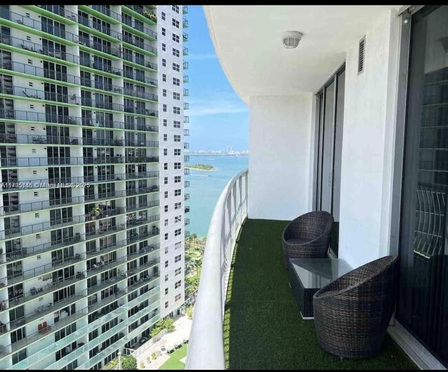 Building Photo - 1750 N Bayshore Dr