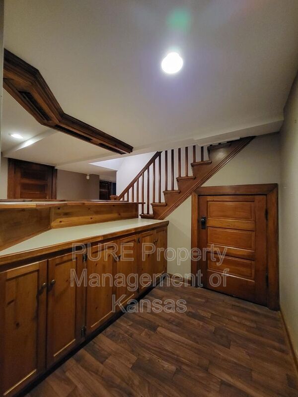 Building Photo - 1501 SW Pembroke Ln