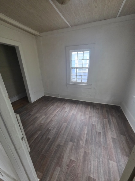 Building Photo - 709 N 11th St