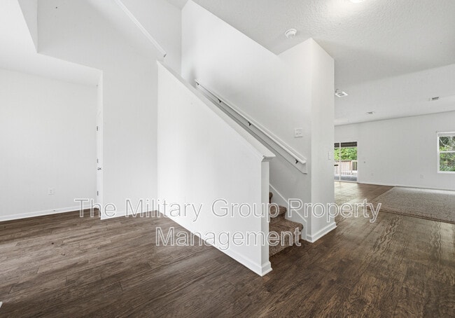 Building Photo - 7814 Meadow Walk Ln