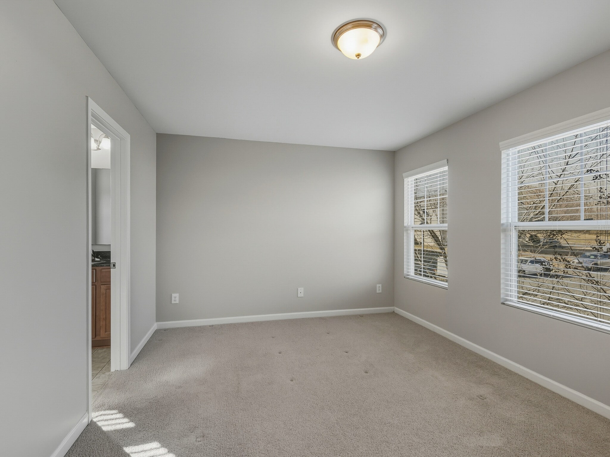 Building Photo - 608 Cahill Ln